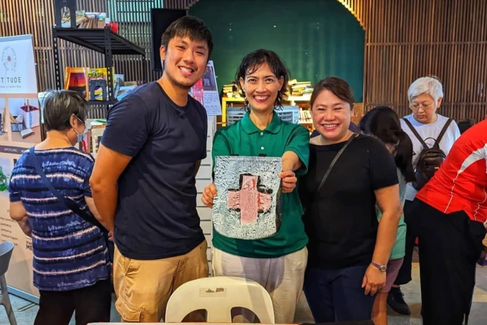 Participants gathered around the injection machine at a Semula Asia workshop, learning the science of plastic upcycling.