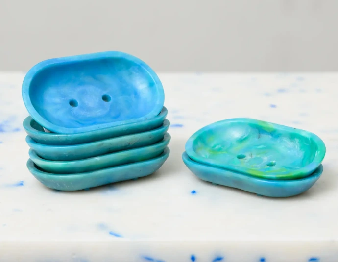 Water-resistant, terrazzo-style soap holder crafted from 100% upcycled plastic for a modern, eco-friendly bathroom.